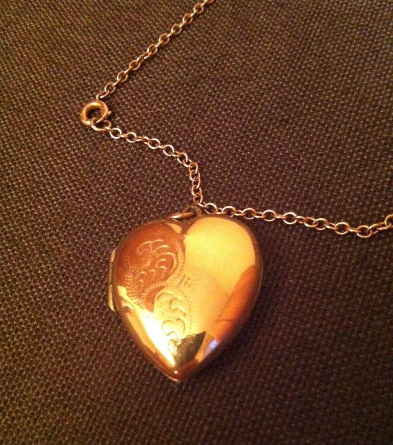 9ct gold heart locket antique