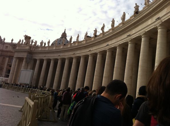 Long queue to st peter basilica