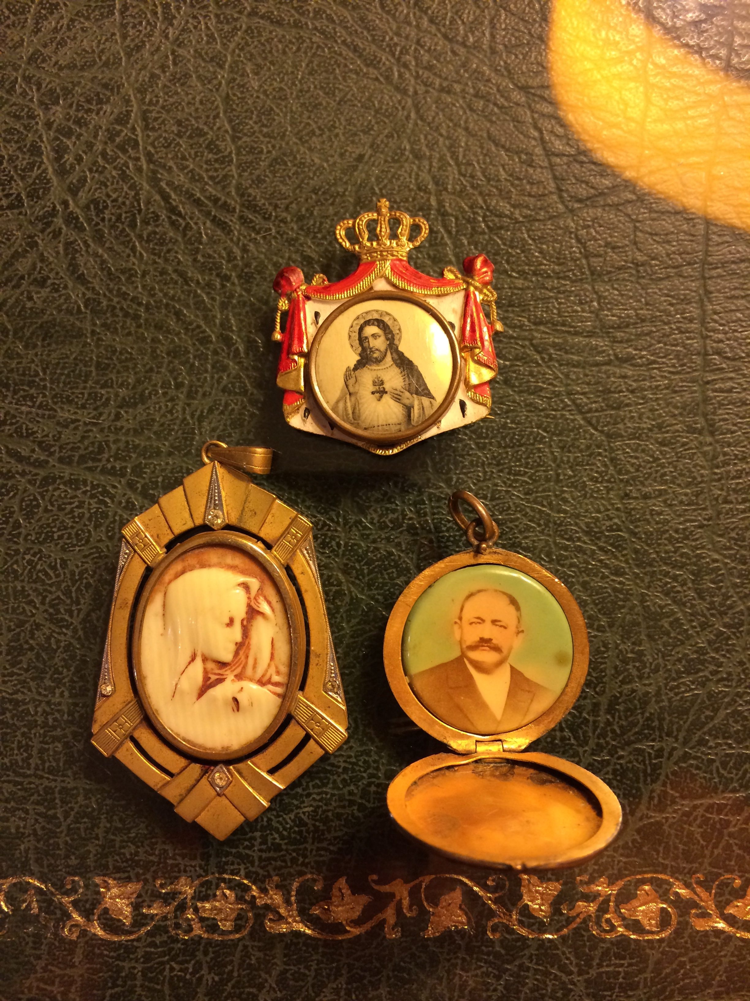 Small antiques pendants / brooch
