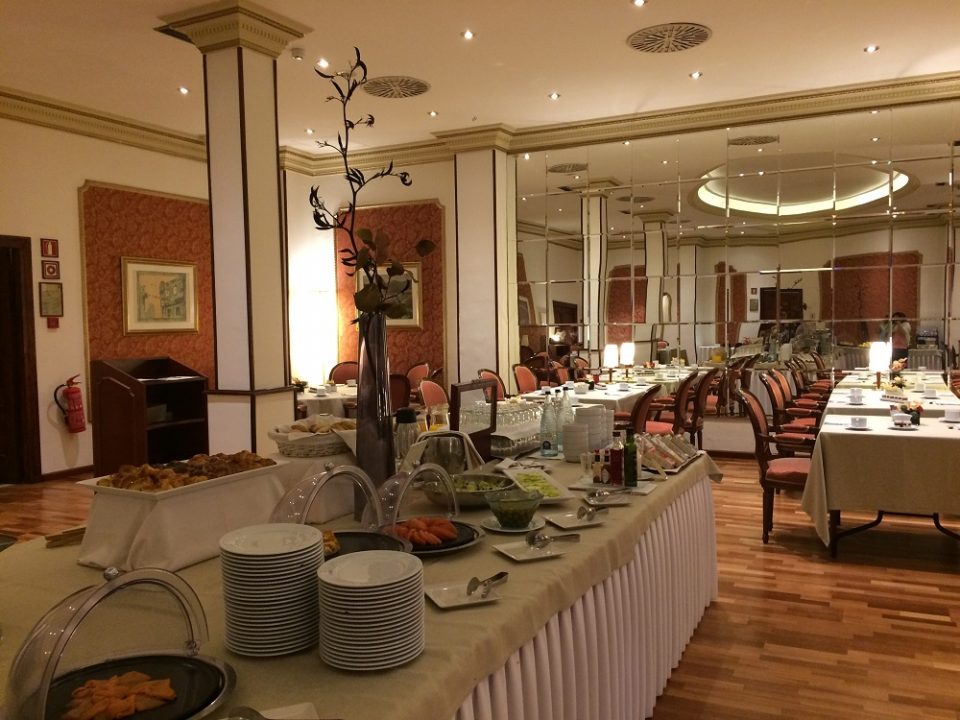 Hotel Roger de Llúria Breakfast room